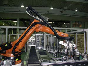 Triflex® R cable carrier on Robots 