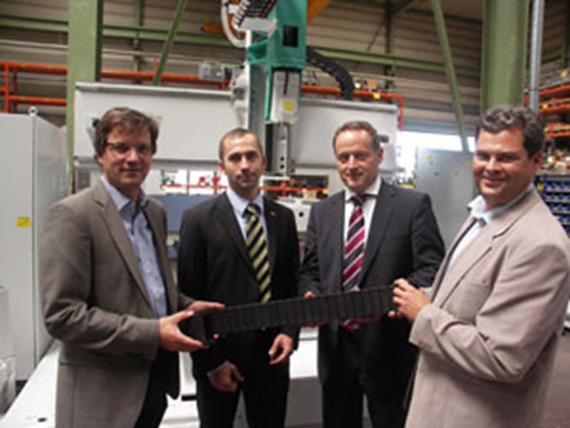 From left: Ulrich Gnädinger (MAKA Systems), Michael Offner (igus®), Reinhard Hiller (MAKA).