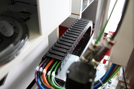 Ethernetkabel in een kabelrups