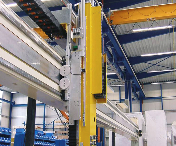 Handling unit using cable carrier