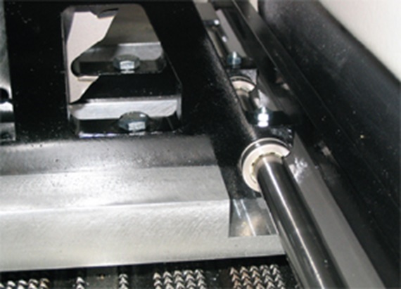 Linear bearings in saw 