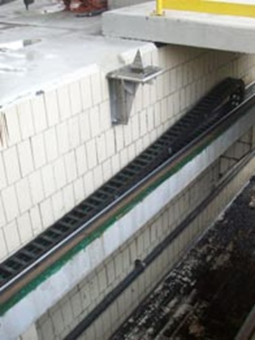 Voorbeeld van een kabelgoot in een verzinklijn.