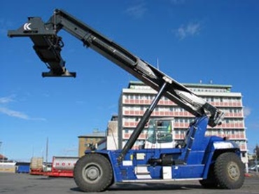 kabelmanagement op een reachstacker.