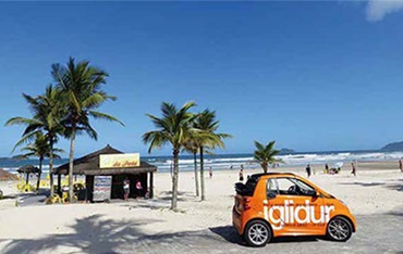 De iglidur on tour Smart op een Braziliaans strand in