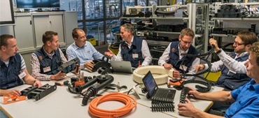 igus personeel in de igus fabriek